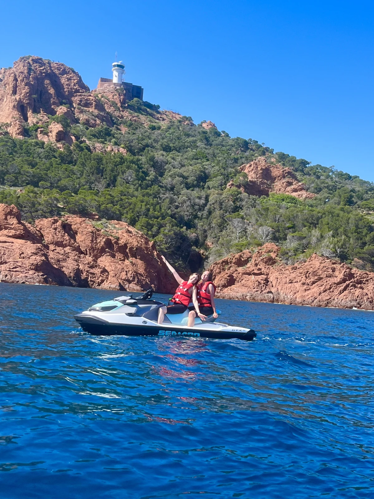 Jet-Skiing in Port Fréjus - Cap sur l'Estérel & l'Île d'Or - Expérience Côte d'Azur
