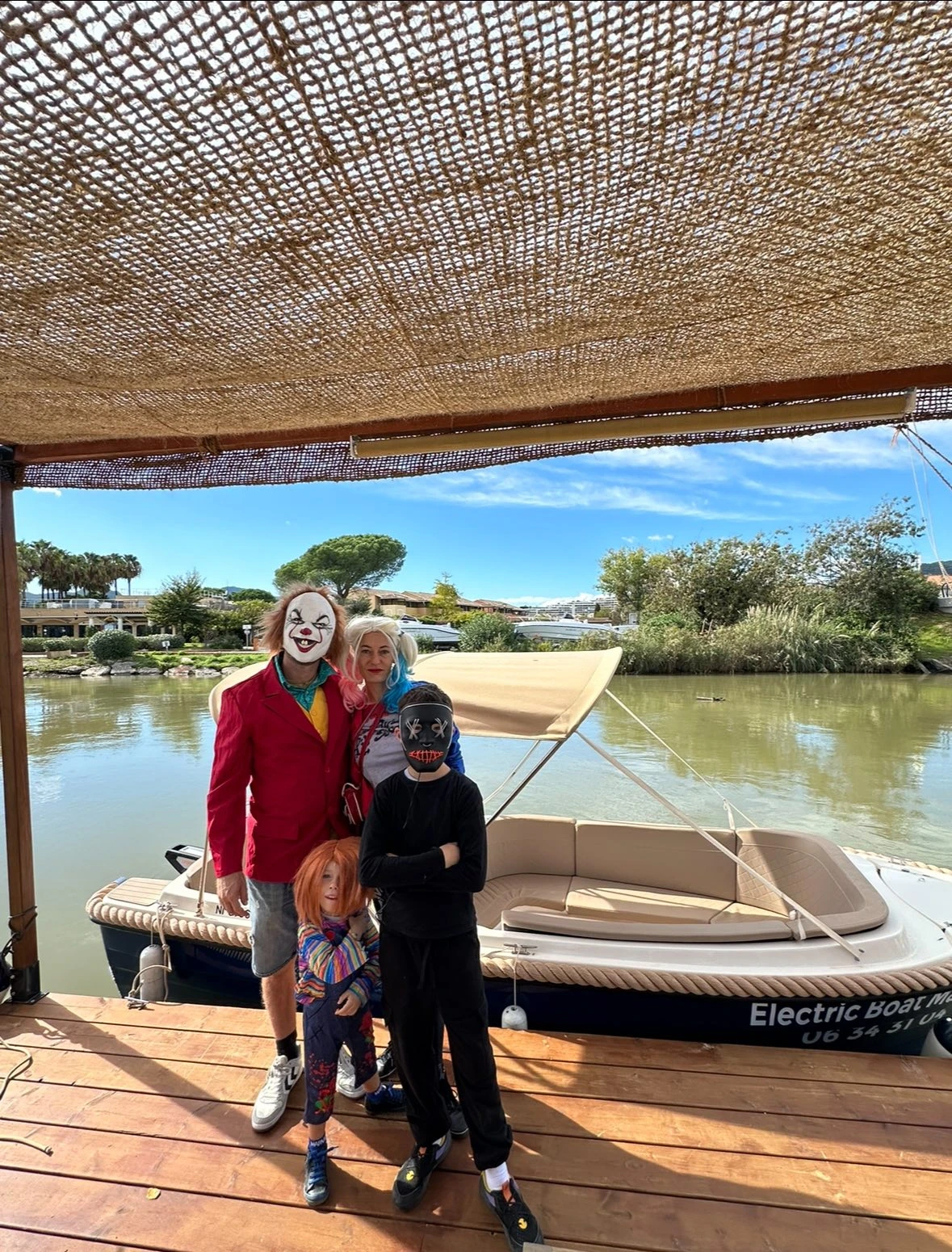 Monster Hunt in Electric Boat without License - Expérience Côte d'Azur