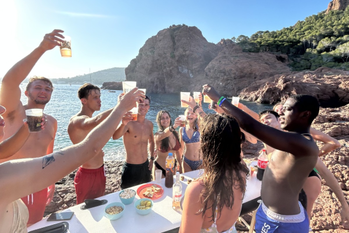 PROMO - CHILL & FUN combo: treasure hunt + sunset aperitif on a giant paddleboard - Expérience Côte d'Azur