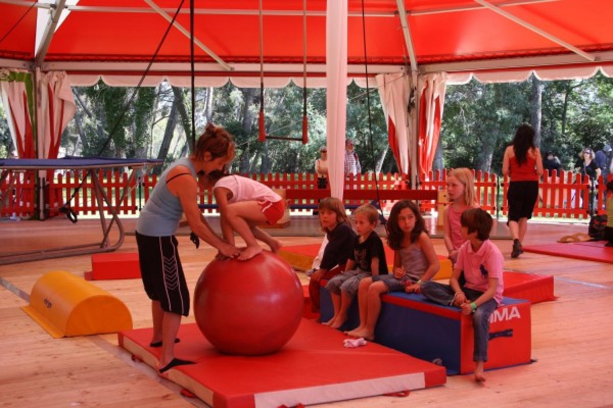 Circus: introductory course (ages 7-14) - 3 x 2h classes - Expérience Côte d'Azur