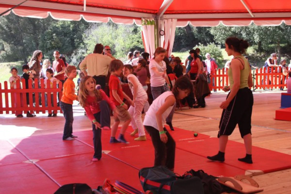 Circus: introductory course (ages 7-14) - 3 x 2h classes - Expérience Côte d'Azur