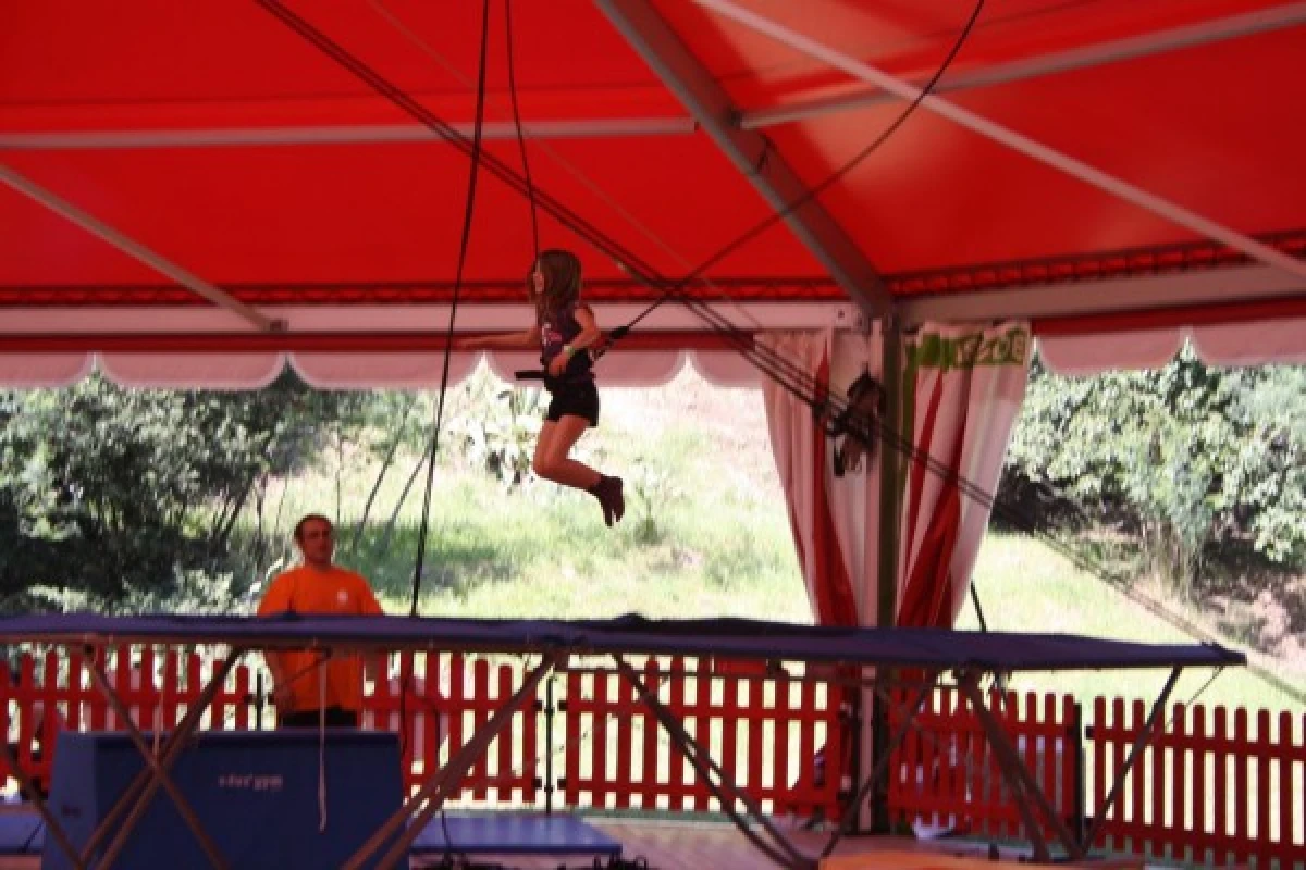 Circus: introductory course (ages 7-14) - 3 x 2h classes - Expérience Côte d'Azur