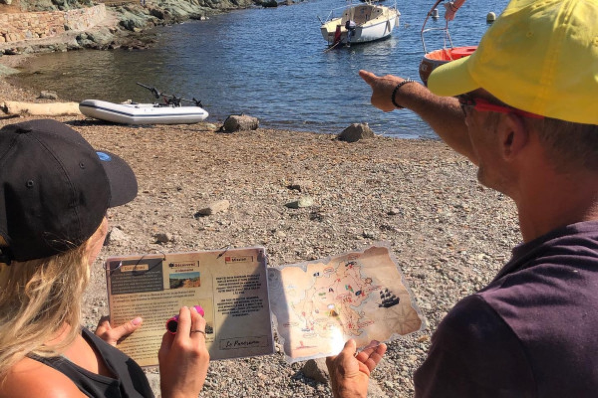 PROMO - FULL DISCOVERY Group Combo: Calanques tour on a giant paddle + treasure hunt - Expérience Côte d'Azur