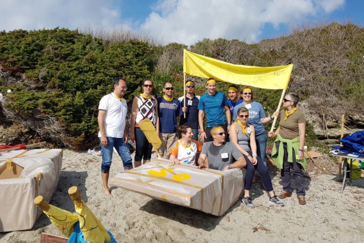 Cardboard boat building & racing - Expérience Côte d'Azur