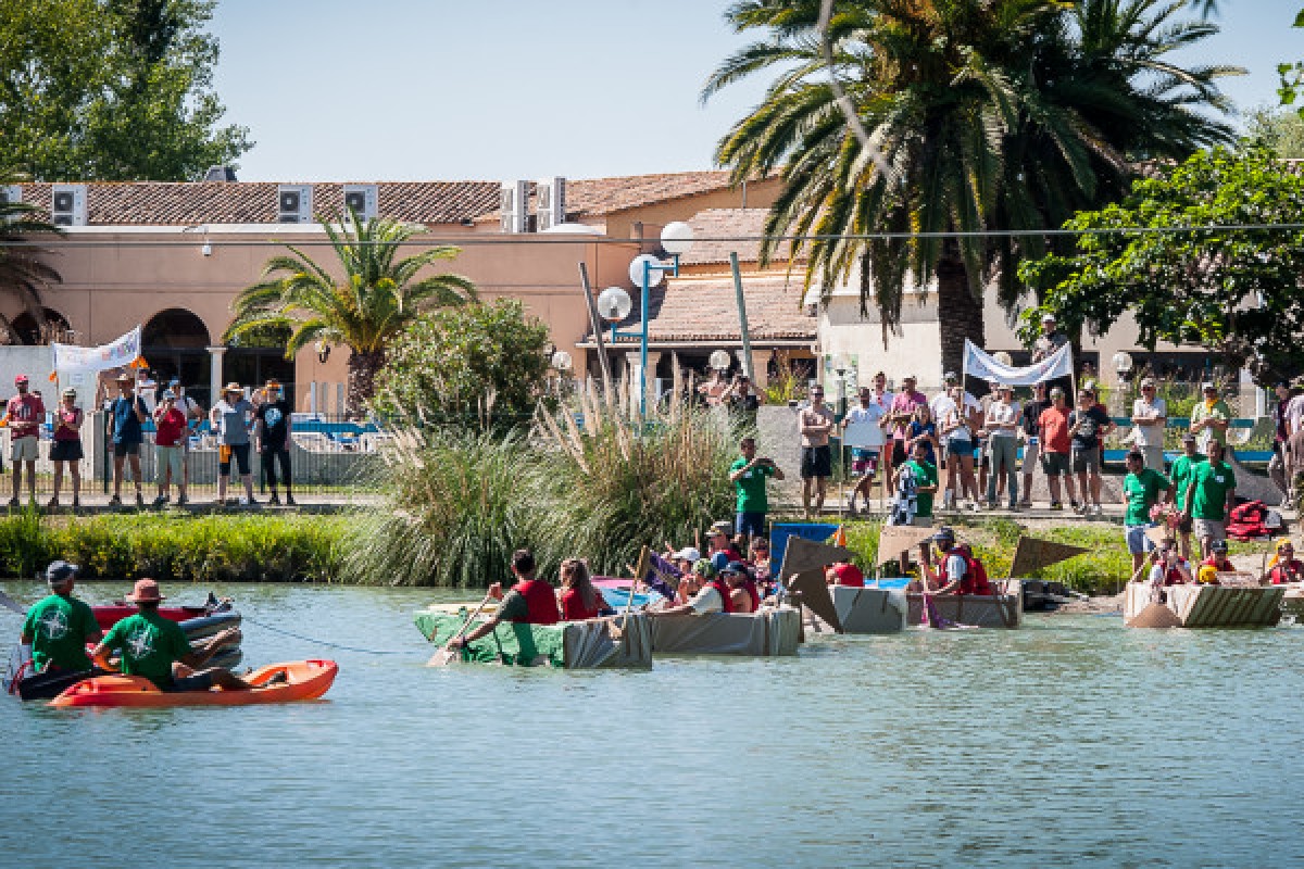 Cardboard boat building & racing - Expérience Côte d'Azur