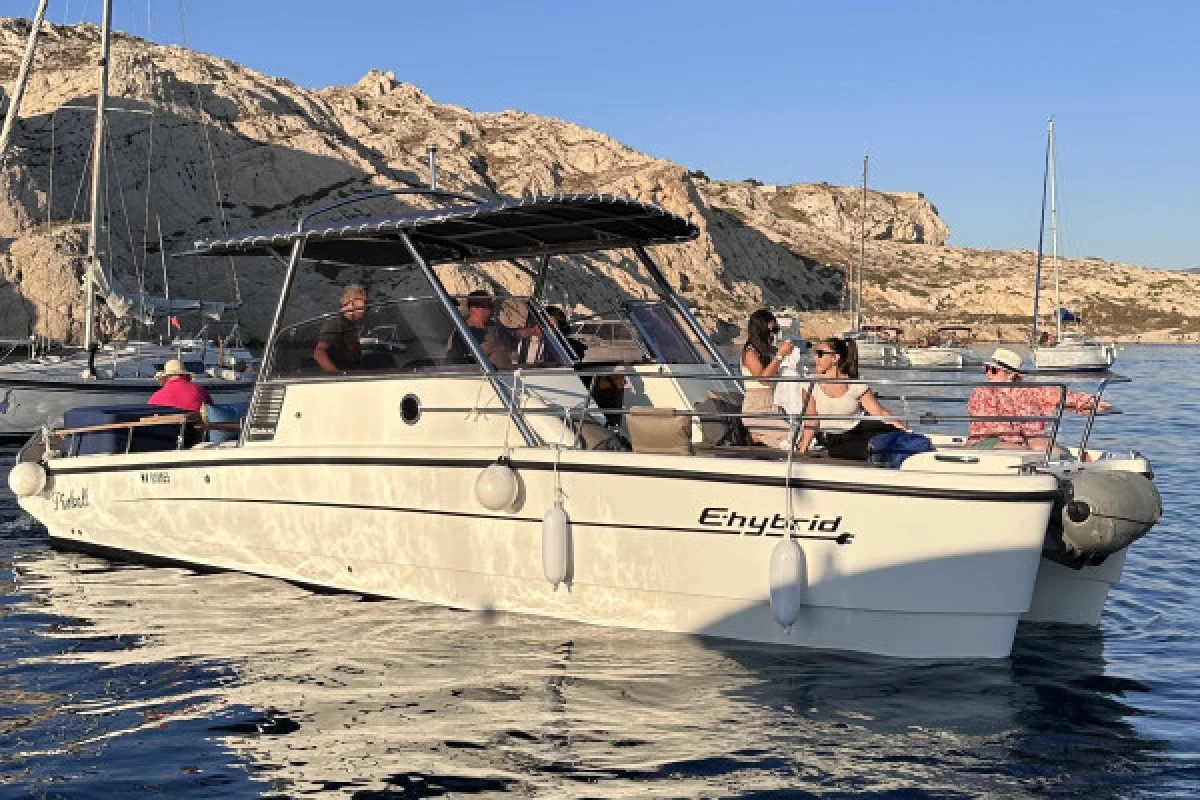 Cruise in the Calanques of Frioul with coffee and swimming - CNTL - Expérience Côte d'Azur