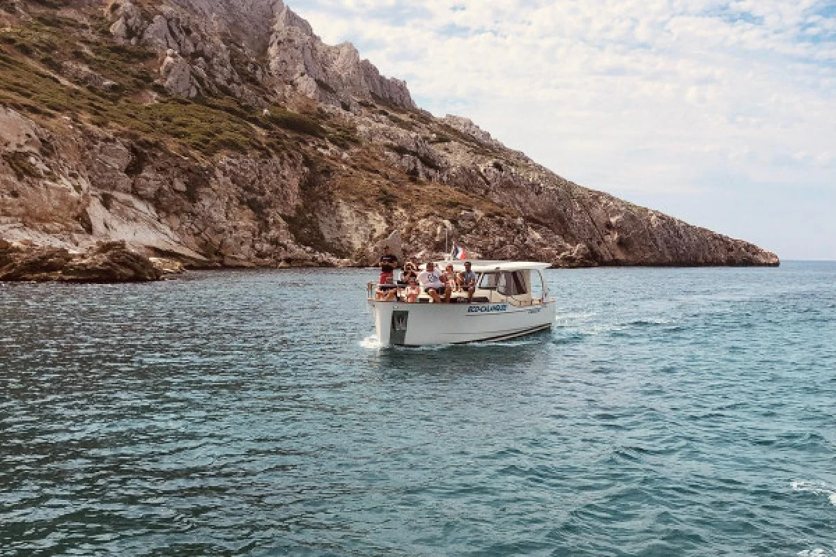 Cruise in the Calanques of Frioul with coffee and swimming - CITY HALL - Expérience Côte d'Azur