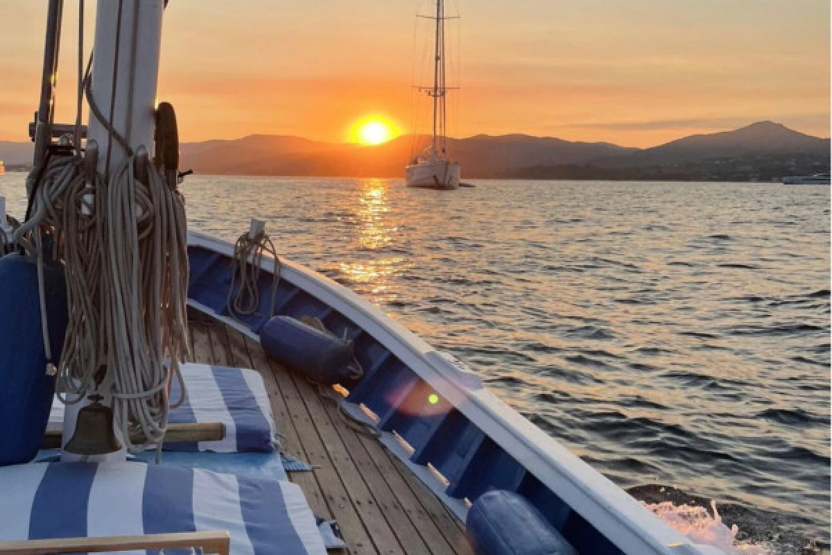 Wine Tasting on a Pointu - Sunset Cruise, Port Grimaud - Expérience Côte d'Azur