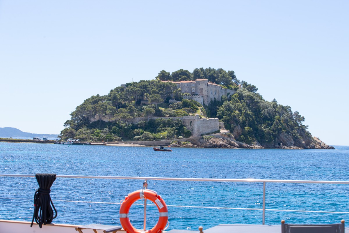 Departure Hyères | La Matinée Détente | Fort de Brégançon or Porquerolles - Expérience Côte d'Azur