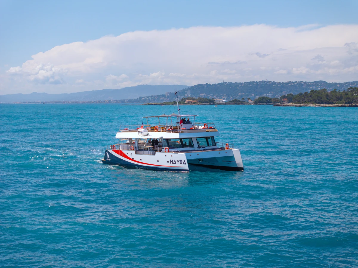 Relaxing morning on a catamaran departing from Marina Baie des Anges - Heading for Anse de la Salis and Antibes - Expérience Côte d'Azur