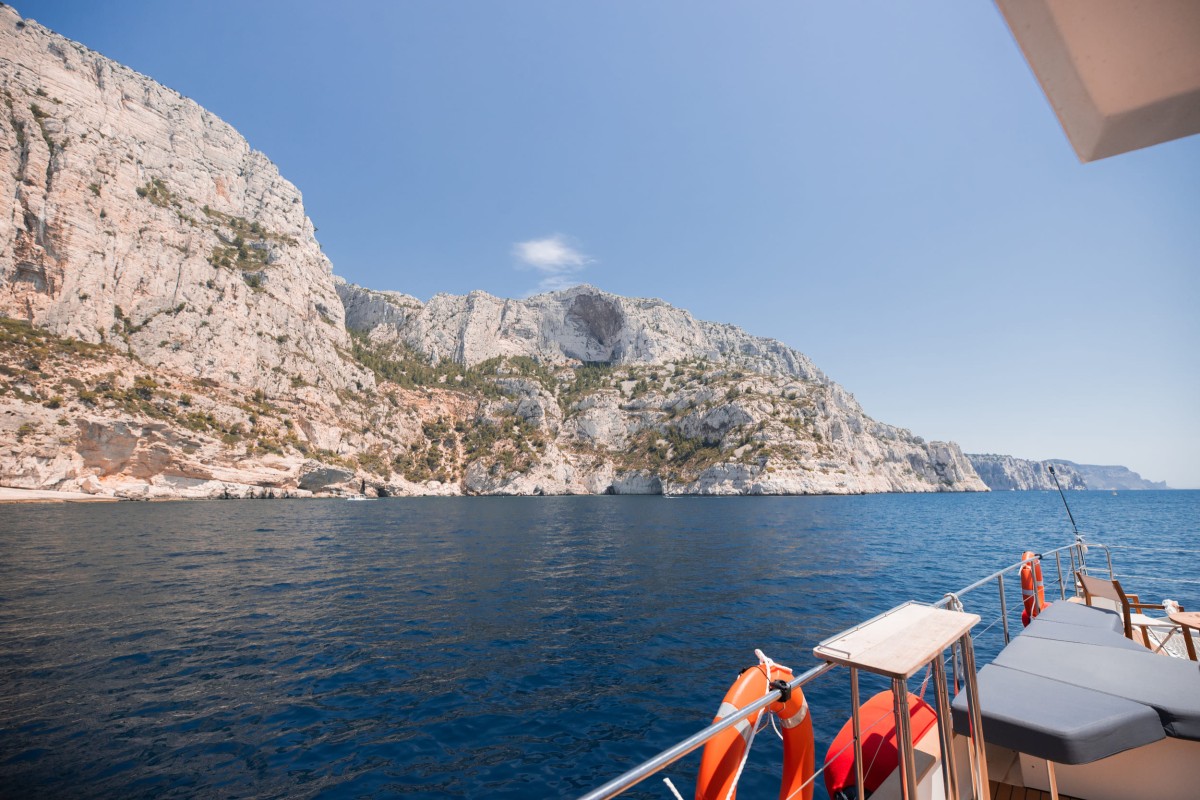Catamaran day cruise - Calanques & Riou from Marseille - Expérience Côte d'Azur