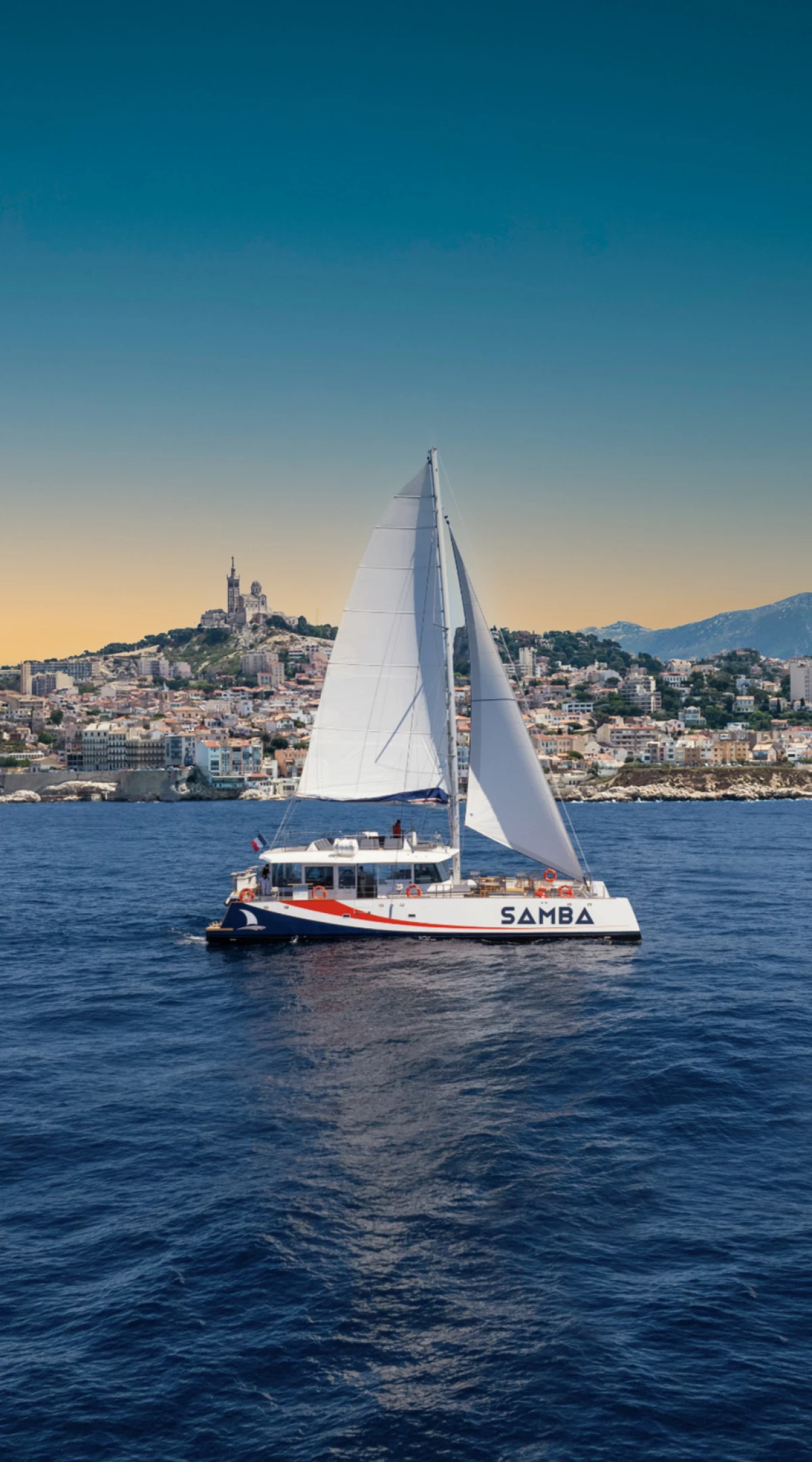 Sunset evening & dinner on a catamaran departing from Marseille: Frioul archipelago - Expérience Côte d'Azur