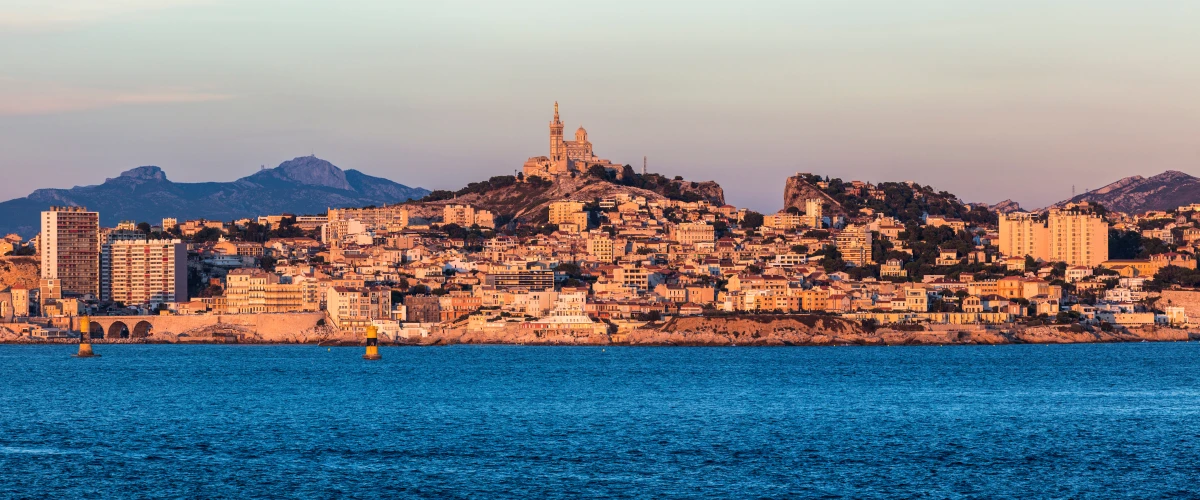 Sunset evening & dinner on a catamaran departing from Marseille: Frioul archipelago - Expérience Côte d'Azur