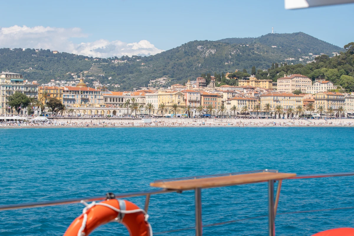 Catamaran trip from Nice: guided tour of the Saint-Jean-Cap-Ferrat coastline to - Expérience Côte d'Azur