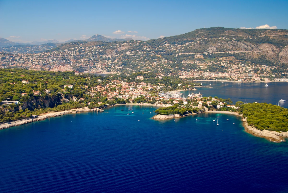 Catamaran trip from Nice: guided tour of the Saint-Jean-Cap-Ferrat coastline to - Expérience Côte d'Azur