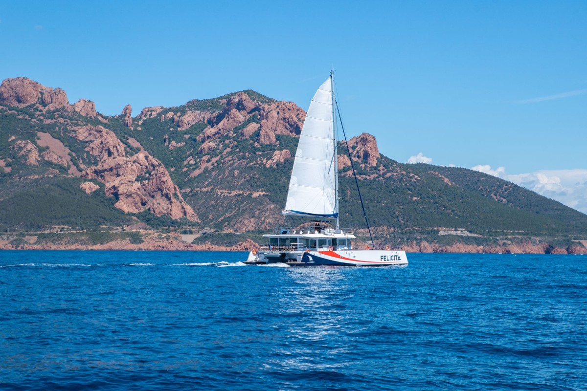 Exclusive Offer - 10% Catamaran trip from St Raphaël to the Esterel creeks - Brunch at sea - Expérience Côte d'Azur