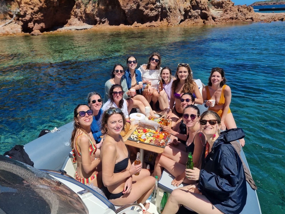 Unforgettable EVJF - EVG on a boat in Saint-Raphaël - Expérience Côte d'Azur