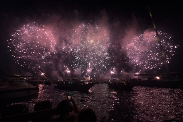 Fireworks catamaran - Expérience Côte d'Azur