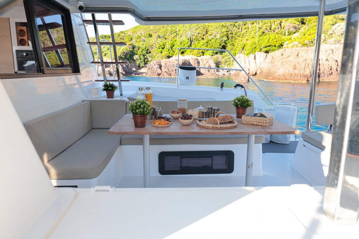 PRIVATE Catamaran EXCURSION - DAY (8h) - NOMAD4 - Expérience Côte d'Azur