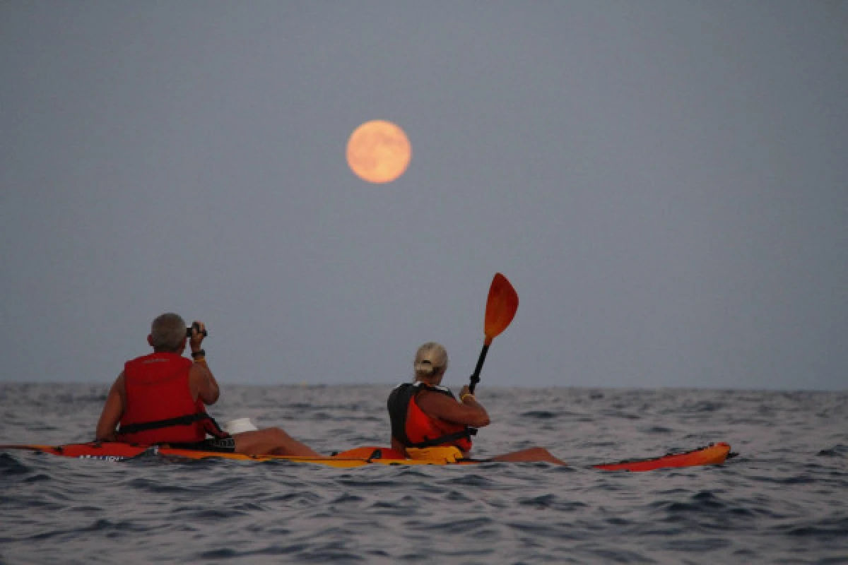 Fullmoon PEPS in sea kayak "exceptional TRIP" - Expérience Côte d'Azur