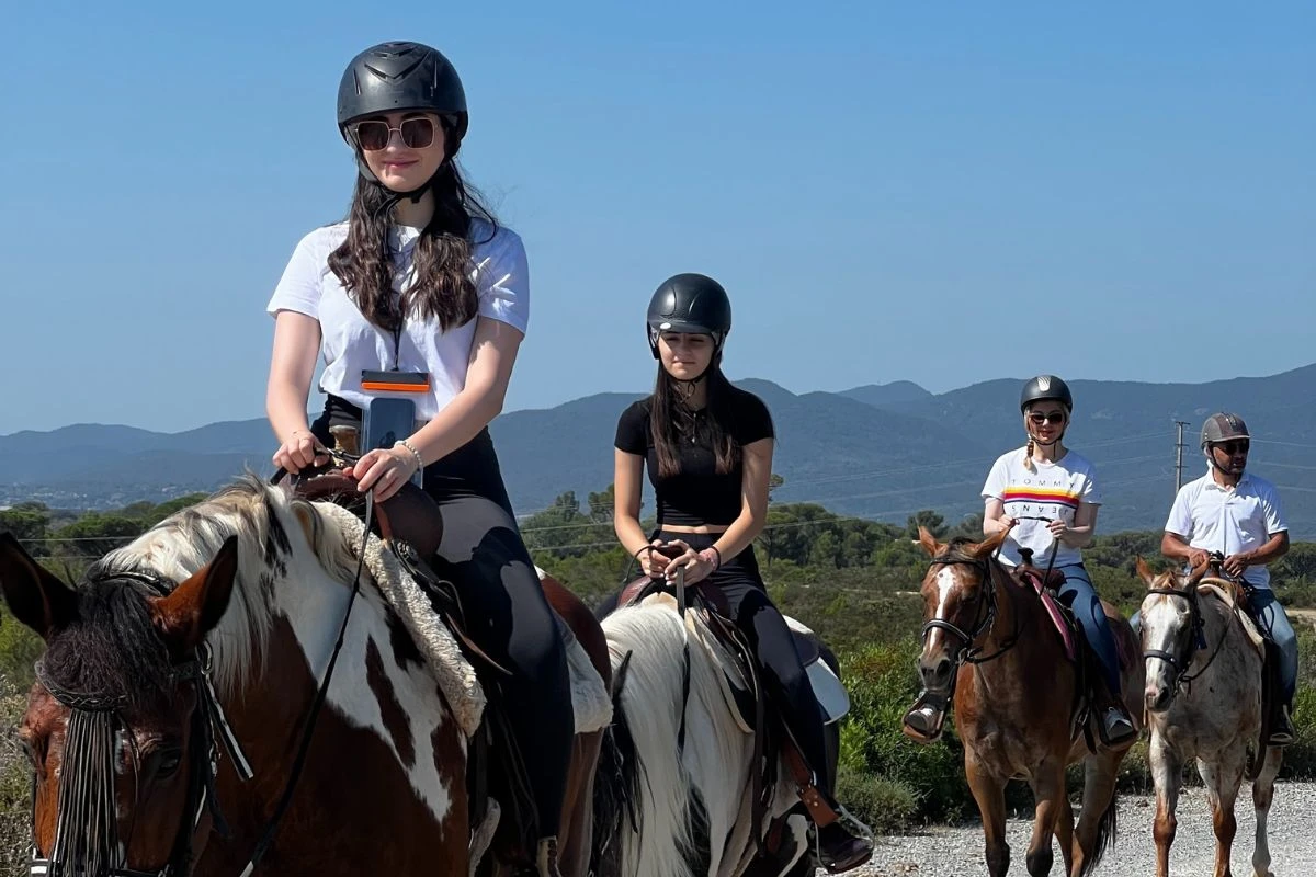Hill trail - 1hr 45min horseback ride in the Esterel massif - Expérience Côte d'Azur
