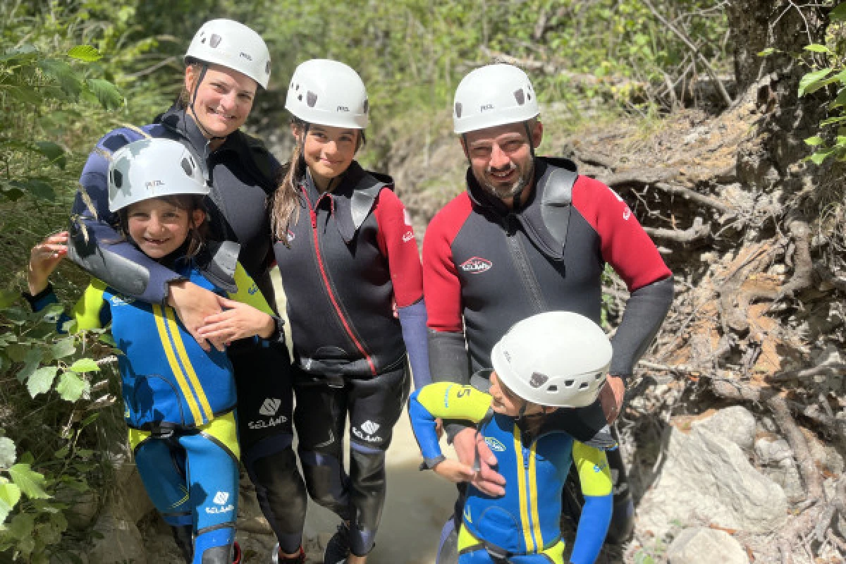 Easy family canyoning for kids - Expérience Côte d'Azur
