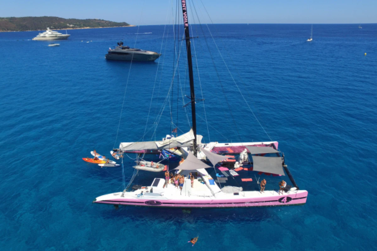 A day trip on a catamaran to Cap Taillat from Pampelonne - Expérience Côte d'Azur