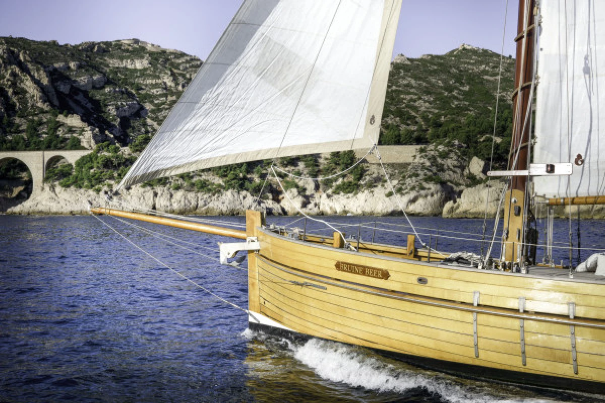 Sailing day to the Calanques - Quay of Honor Town Hall - Expérience Côte d'Azur
