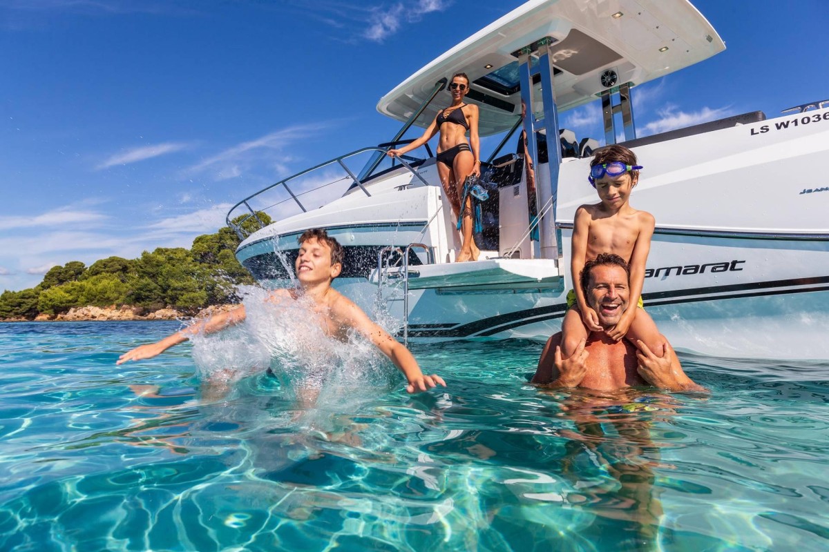 Private day by boat: Explore the Corniche d'Or and the Lérins Islands - Expérience Côte d'Azur