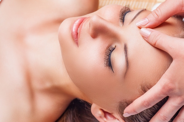 Lifting and relaxing Japanese facial massage - Expérience Côte d'Azur