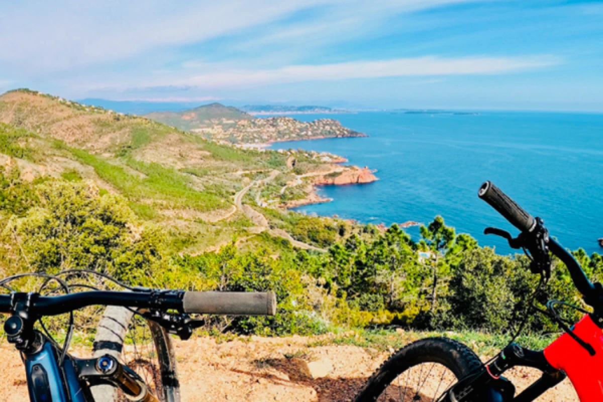 The most beautiful road in the world on an electric mountain bike - Guided tour - Expérience Côte d'Azur