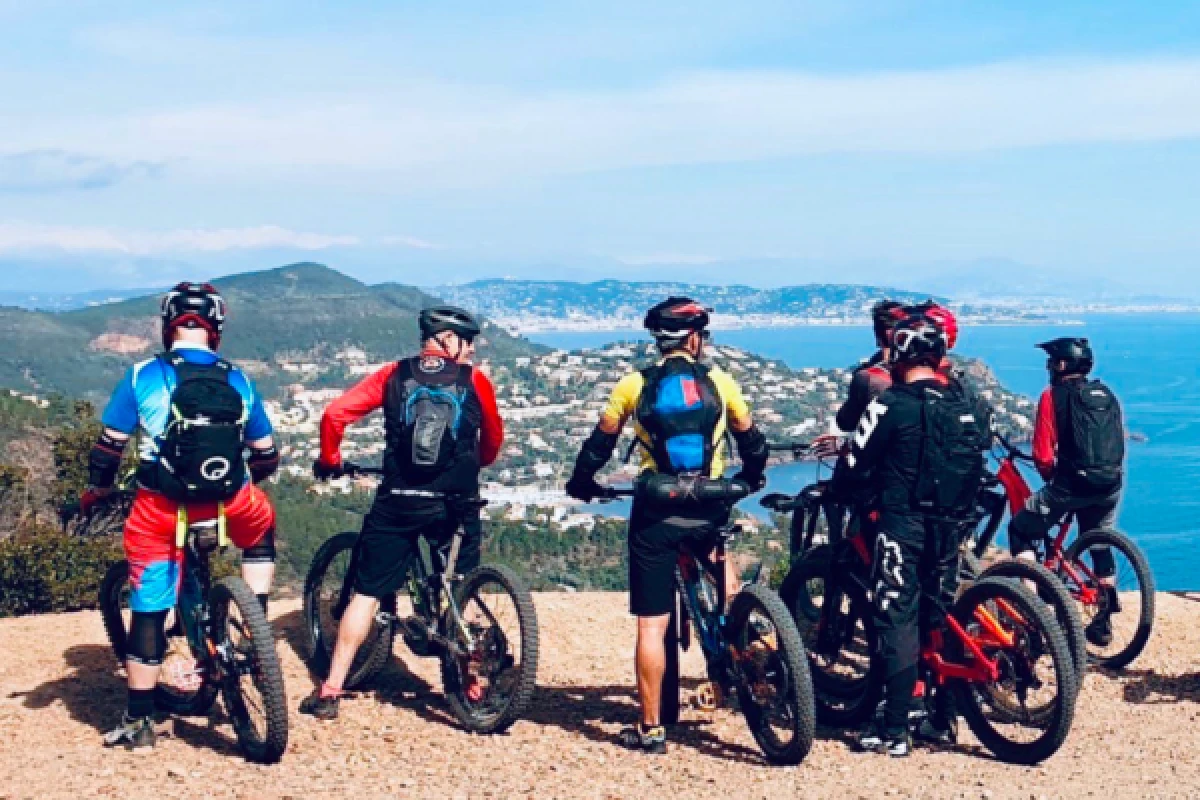 The most beautiful road in the world on an electric mountain bike - Guided tour - Expérience Côte d'Azur