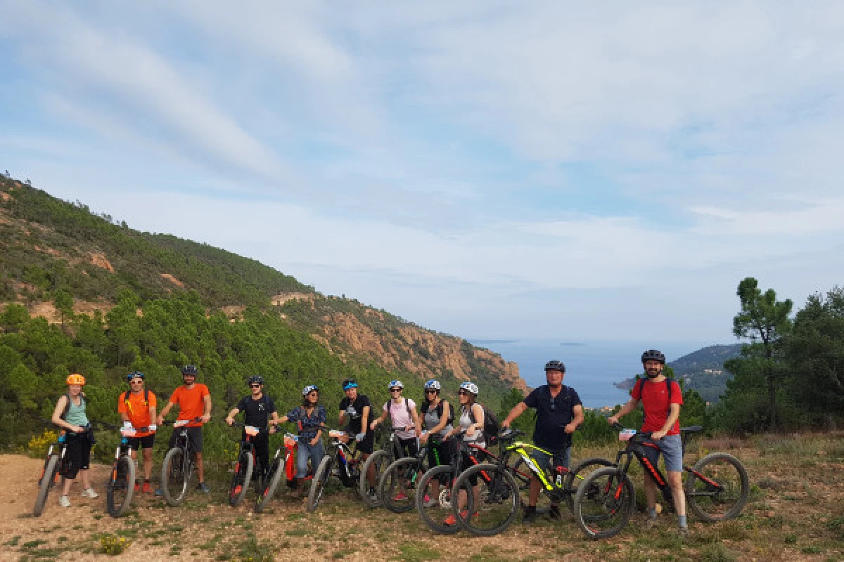 The most beautiful road in the world on an electric mountain bike - Guided tour - Expérience Côte d'Azur