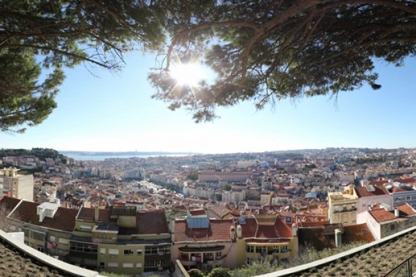 Lisbon Viewpoints Tuk Tuk Tour - Expérience Côte d'Azur