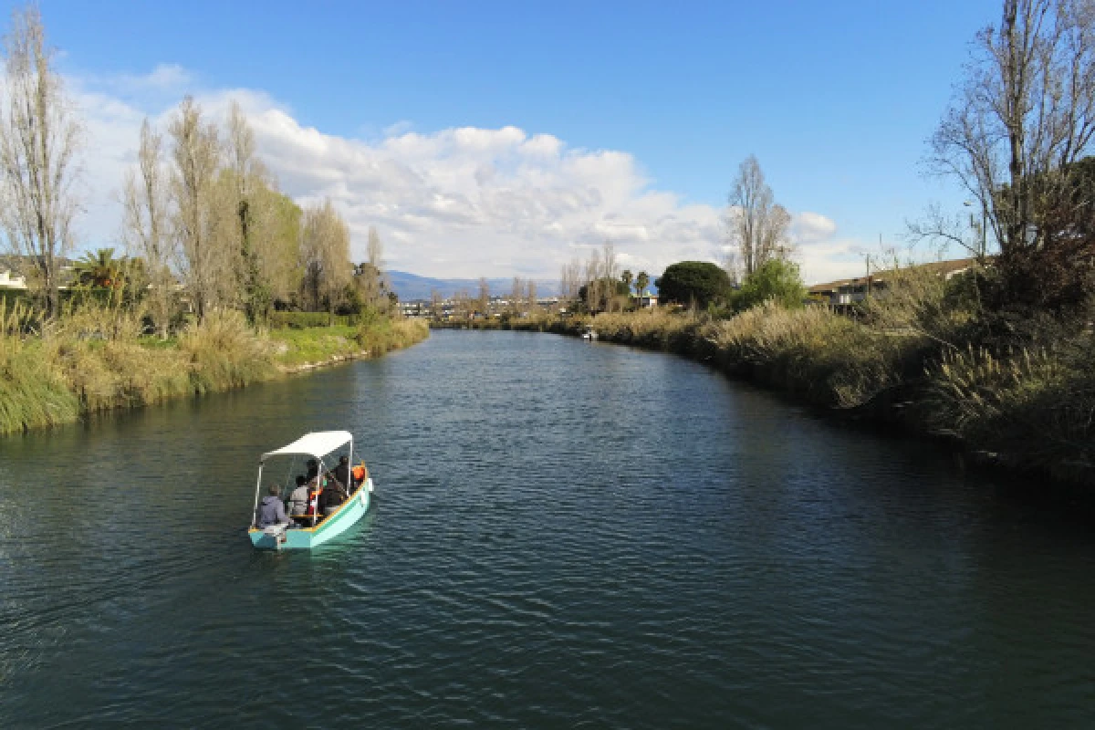 License-free boat rental on the Siagne river - Expérience Côte d'Azur