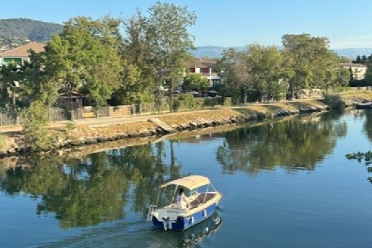 License-free boat rental on the Siagne river - Expérience Côte d'Azur