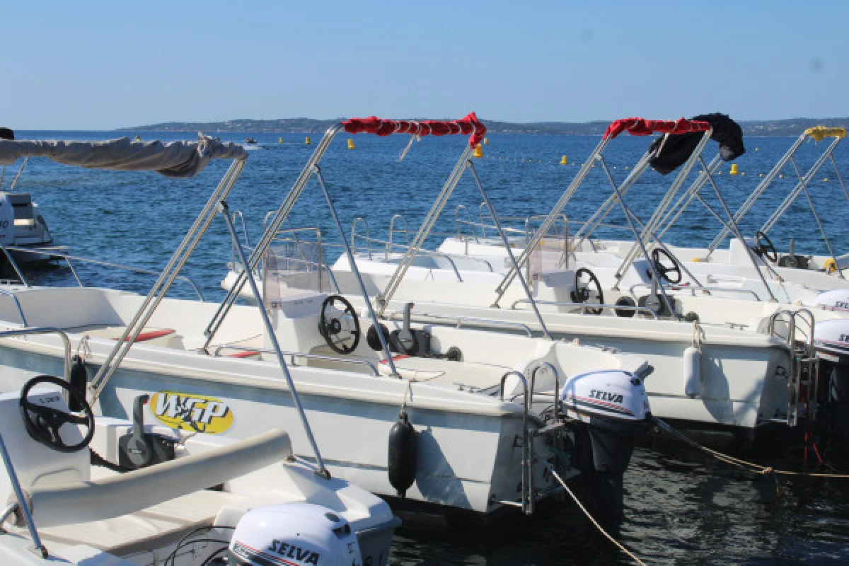 Boat rental without licence : les Issambres harbour - Expérience Côte d'Azur