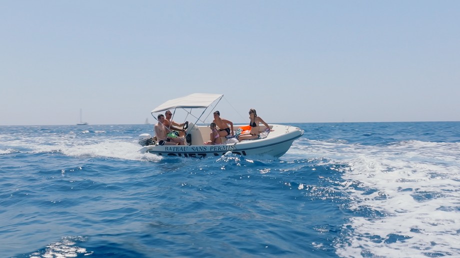 Boat rental without licence - Port Frejus - Expérience Côte d'Azur
