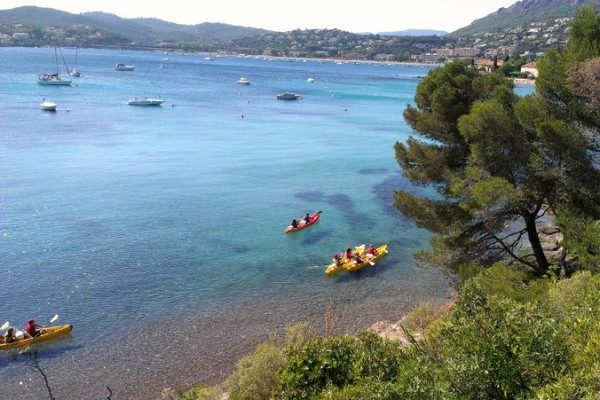 Sea kayak rental along the Esterel coast - Expérience Côte d'Azur