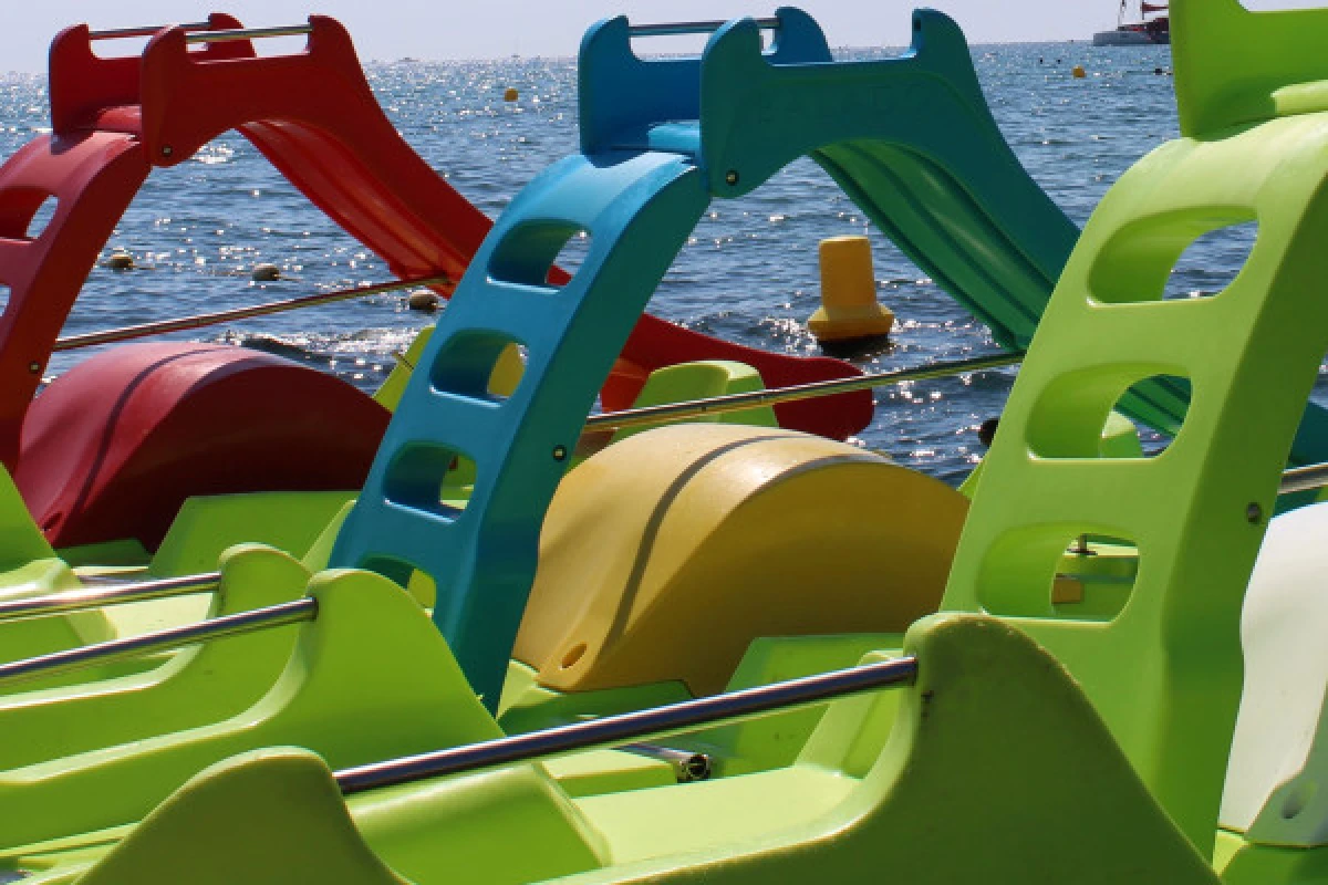  Pedal boat rental - Expérience Côte d'Azur