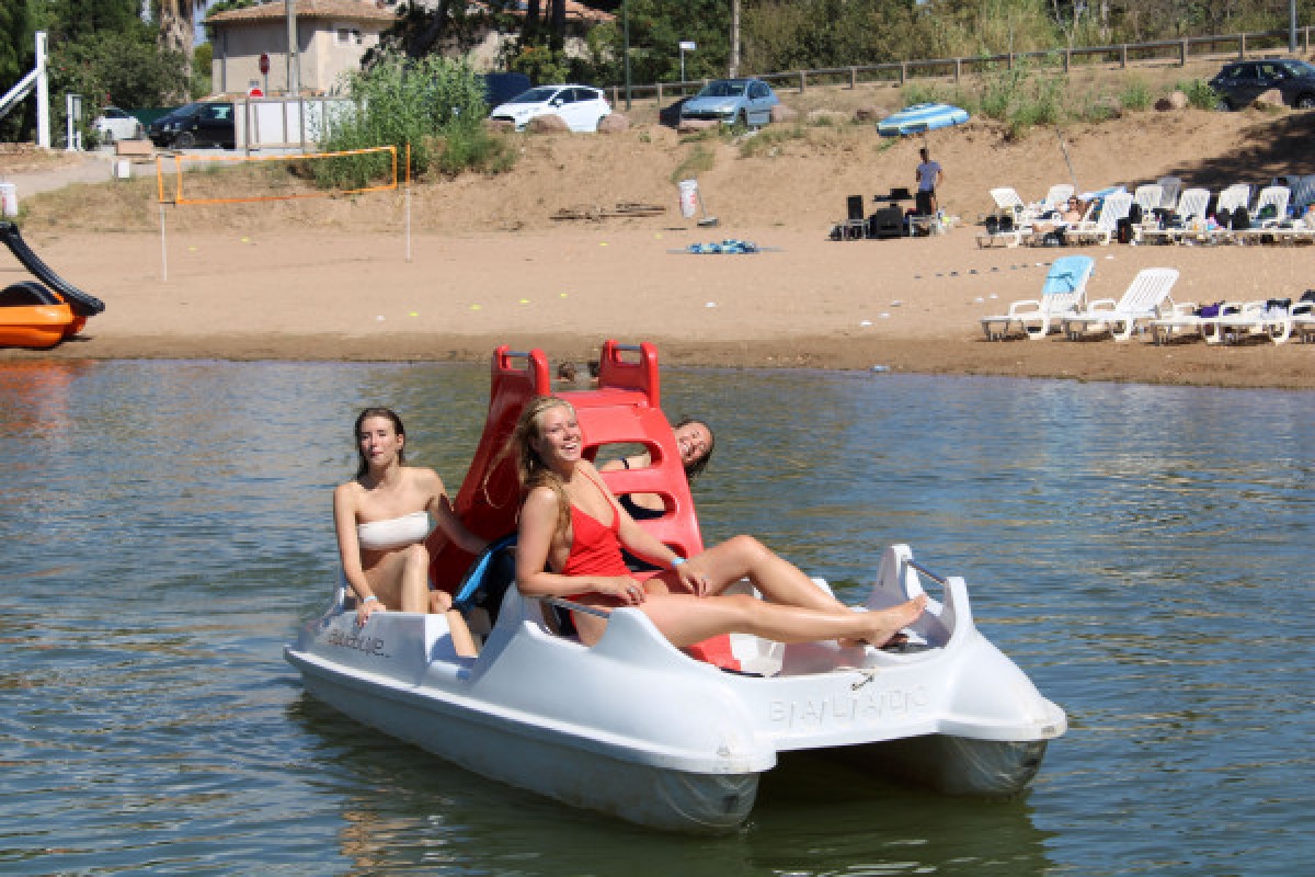  Pedal boat rental on lake  - Expérience Côte d'Azur