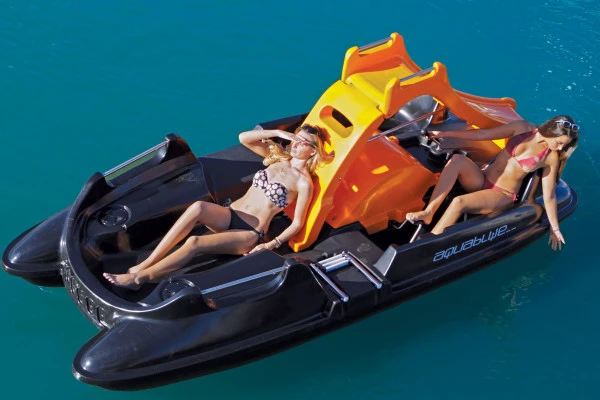 Pedal boat with slide rental - Expérience Côte d'Azur