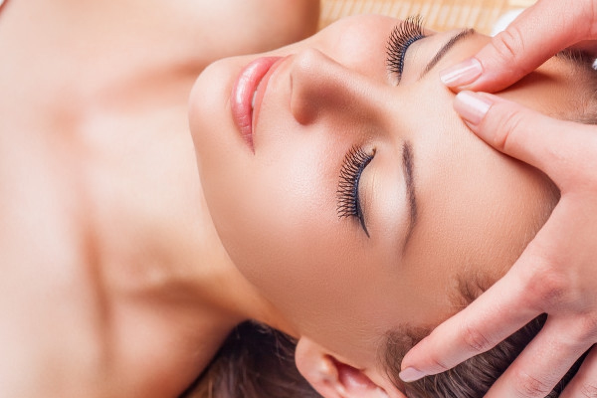 Lifting and relaxing Japanese facial massage - Expérience Côte d'Azur