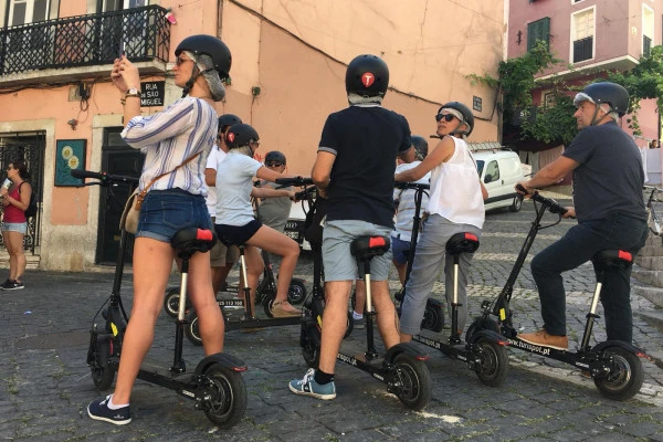 Mouraria Tour by E-Scooter - Expérience Côte d'Azur