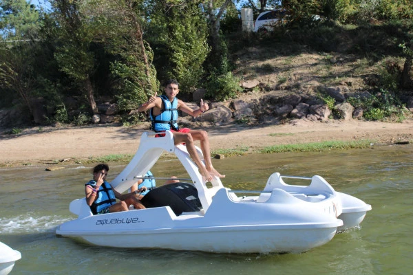 Expérience Côte d'Azur |  Pedal boat rental on lake and river