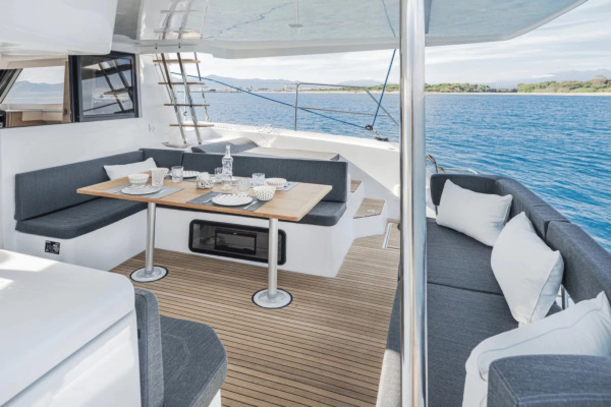 PRIVATE Catamaran DAY trip (8h) - NOMAD4 - Expérience Côte d'Azur