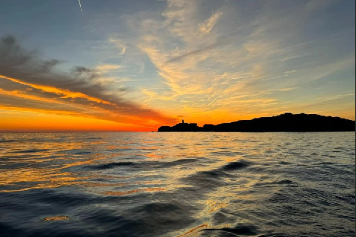 Private tour - Sailboat Aperitif & Sunset -Cap d'Antibes - Expérience Côte d'Azur