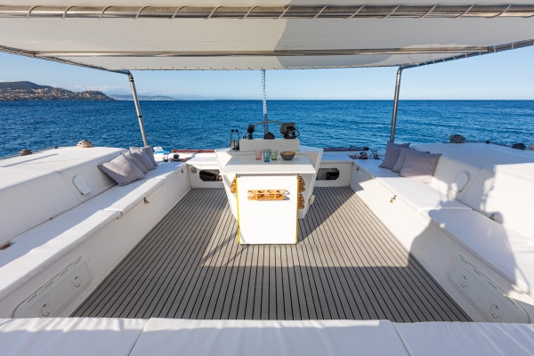 3h Catamaran privatization - Expérience Côte d'Azur