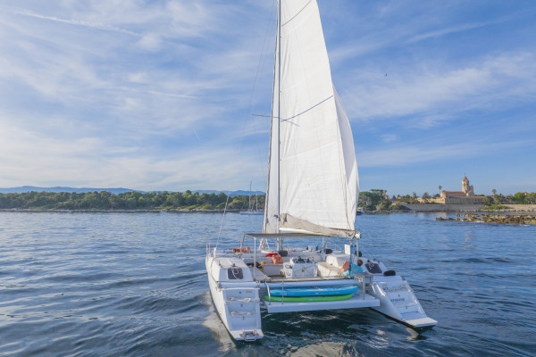 3h Catamaran privatization - Expérience Côte d'Azur