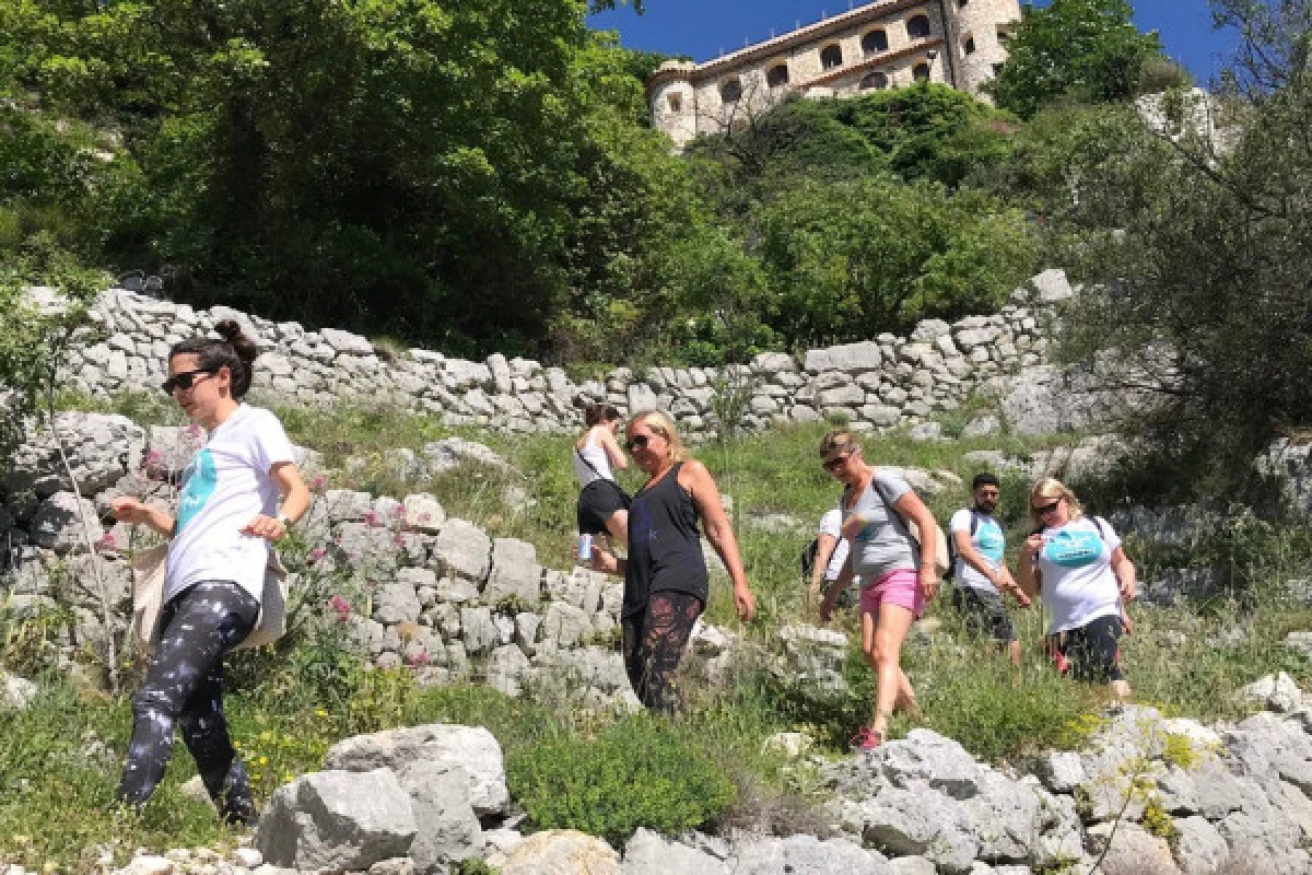 PROMO - Guided hike above Gourdon - Expérience Côte d'Azur